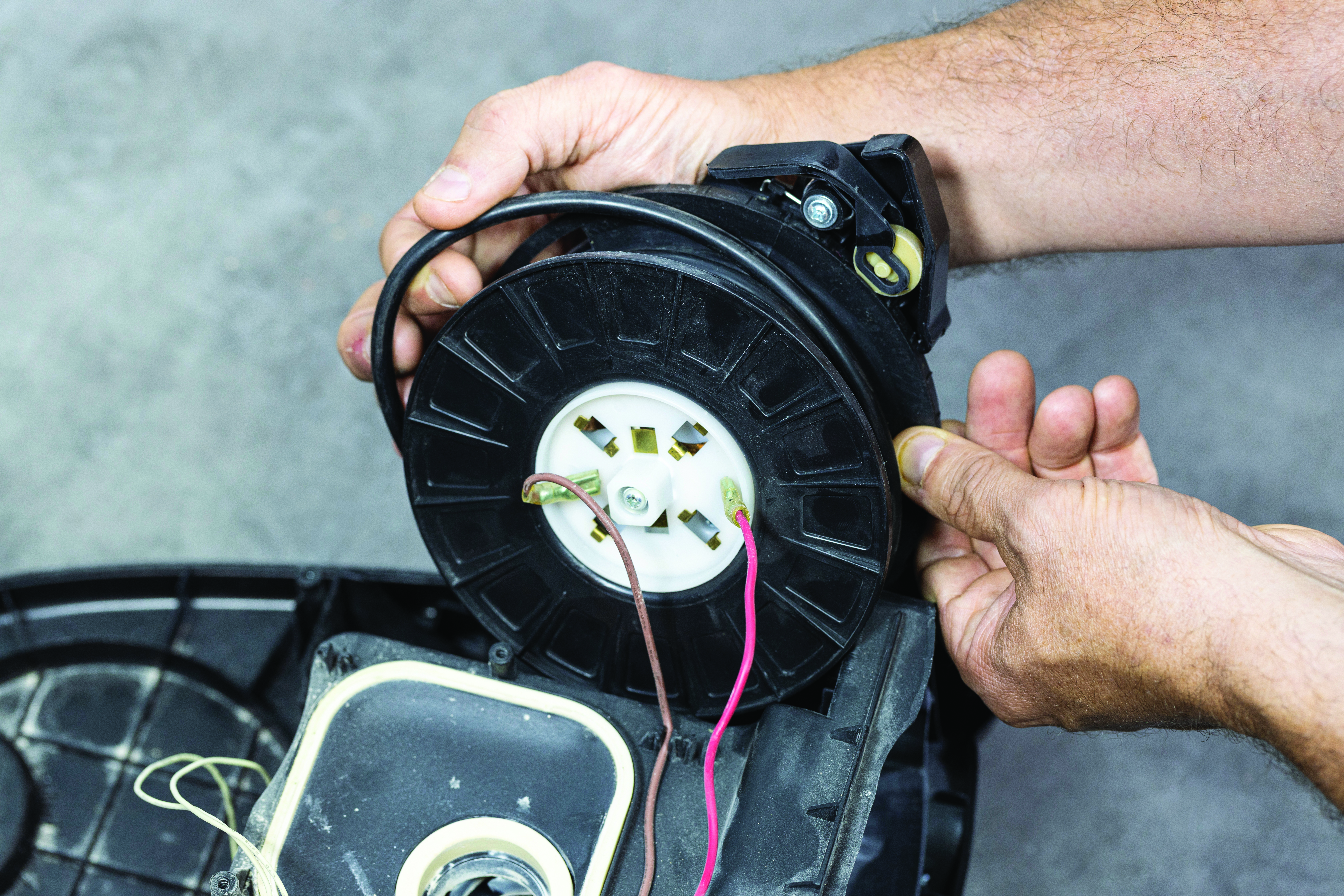 décoincez le mécanisme de l’enrouleur aspirateur